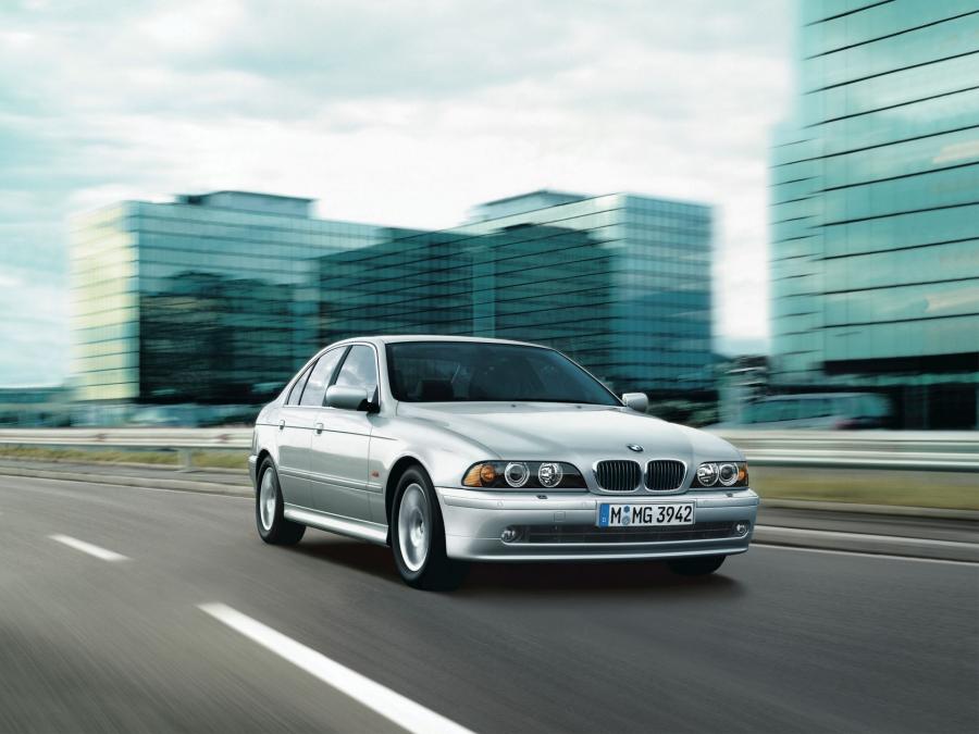  BMW 520i Sedan 2000 года  (фото 2 из 4)